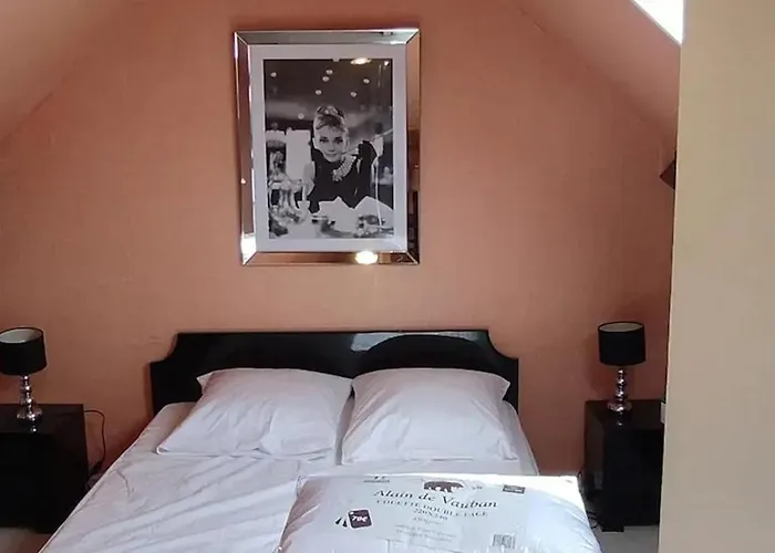 Maison Spacieuse Avec Jardin A Cabourg, 250 M² * Кабур