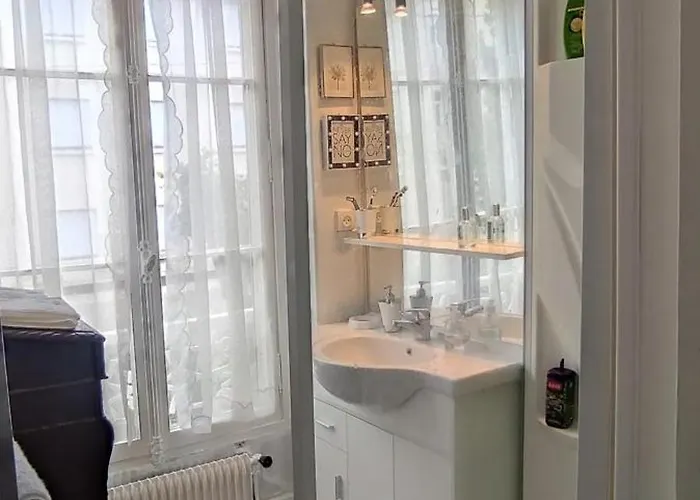 Maison Spacieuse Avec Jardin A Cabourg, 250 M² *