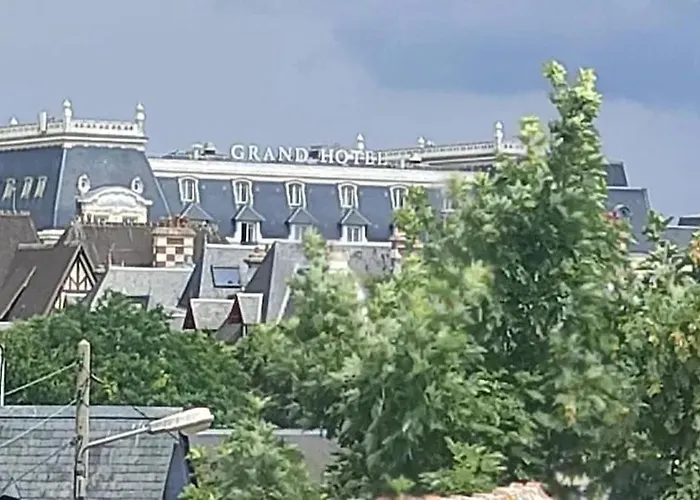 Дом отдыха Maison Spacieuse Avec Jardin A Cabourg, 250 M² *