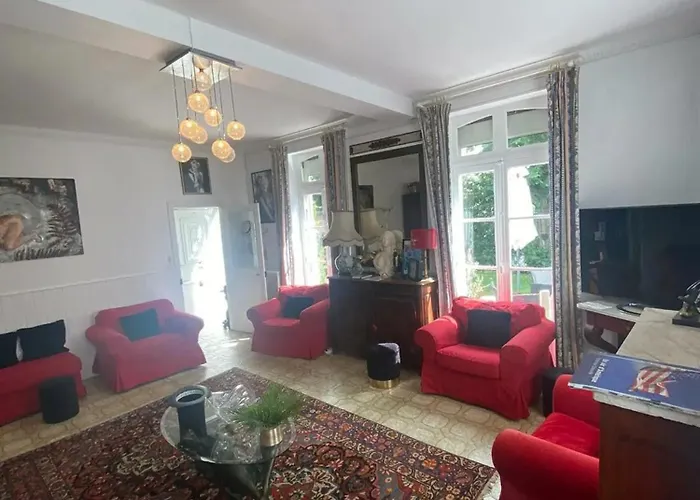Дом отдыха Maison Spacieuse Avec Jardin A Cabourg, 250 M² *