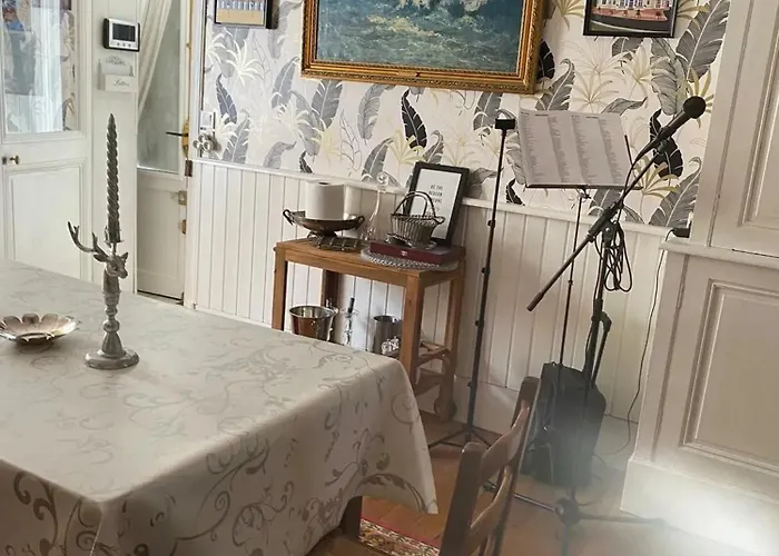 Maison Spacieuse Avec Jardin A Cabourg, 250 M²