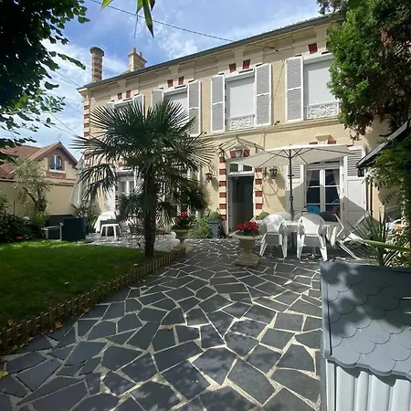 Maison Spacieuse Avec Jardin A Cabourg, 250 M² * Cabourg