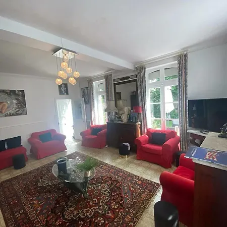 Tatil Evi Maison Spacieuse Avec Jardin A Cabourg, 250 M² *