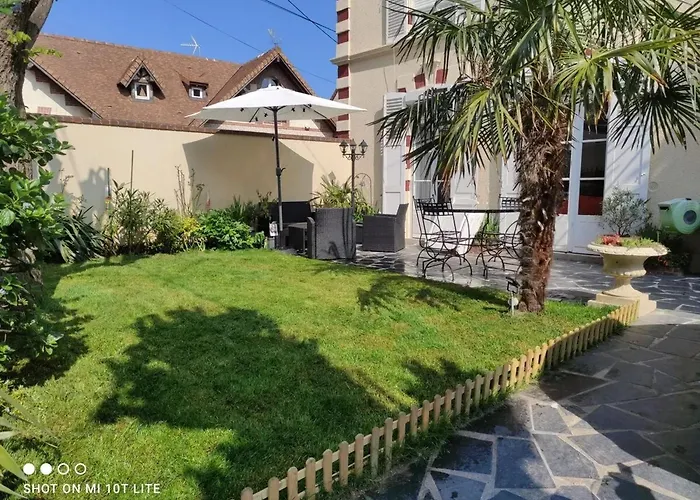 Maison Spacieuse Avec Jardin A Cabourg, 250 M² *