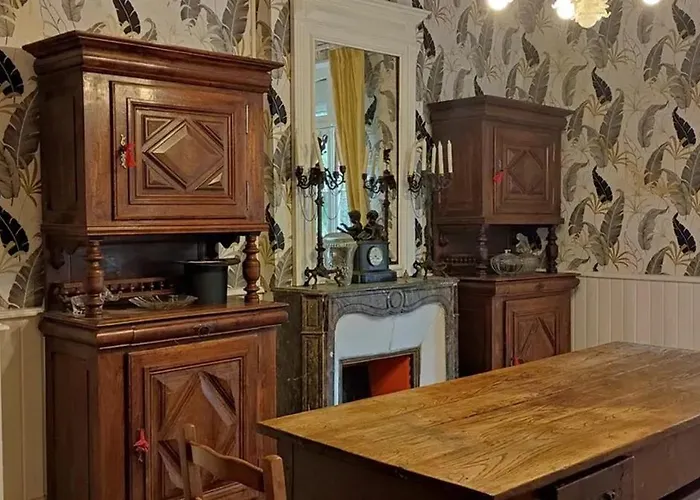 Maison Spacieuse Avec Jardin A Cabourg, 250 M² בית נופש *