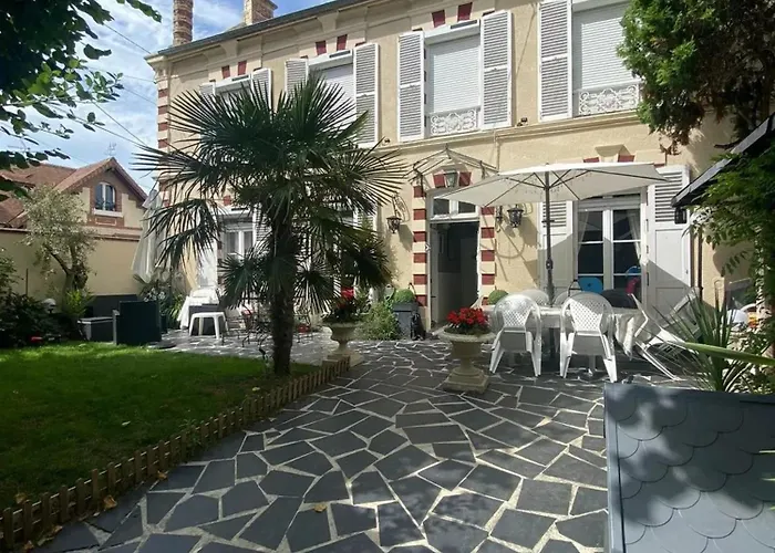 Maison Spacieuse Avec Jardin A Cabourg, 250 M² * קאבורג
