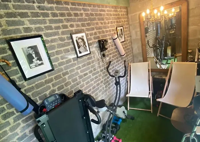 Maison Spacieuse Avec Jardin A Cabourg, 250 M² *