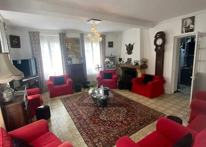בית נופש Maison Spacieuse Avec Jardin A Cabourg, 250 M² קאבורג