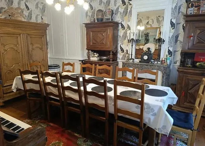 Maison Spacieuse Avec Jardin A Cabourg, 250 M² בית נופש *